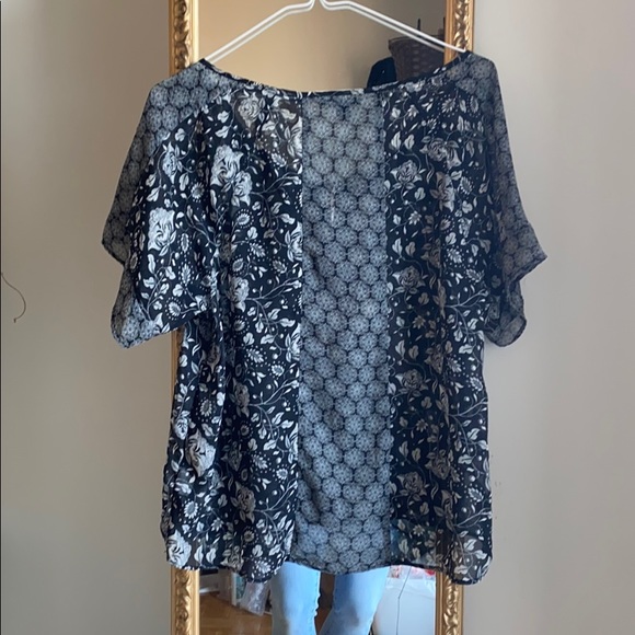 AE Blouse - Picture 2 of 3